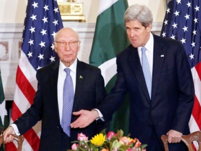 John Kerry And Sartaj Aziz