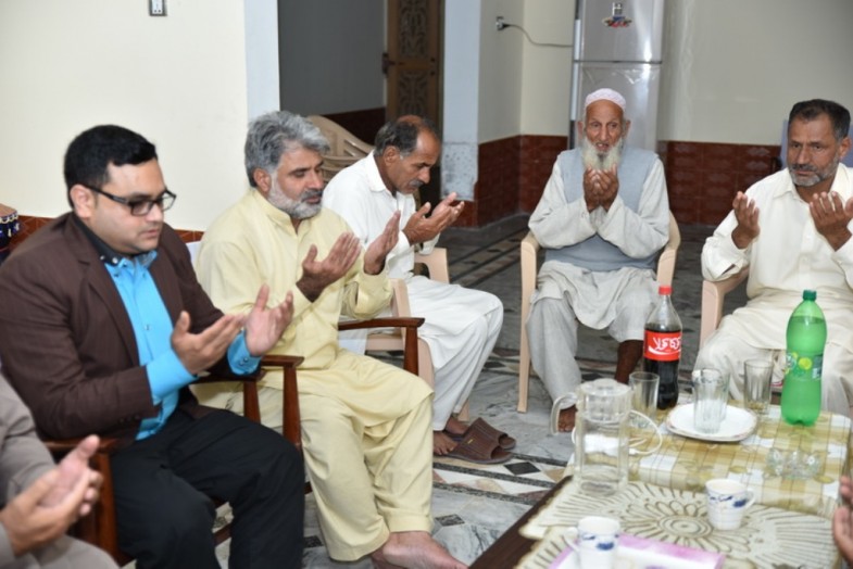 Qari Farooq Ahmad Farooqi Gursy Mother Death Friends Express Condolences 