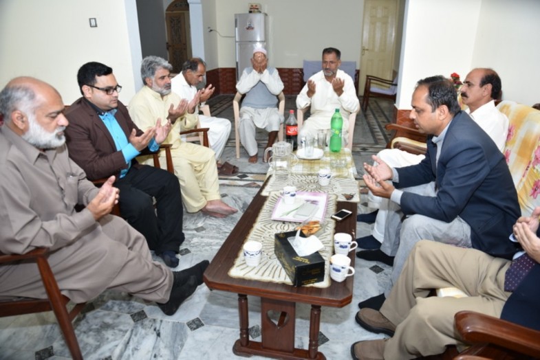 Qari Farooq Ahmad Farooqi Gursy Mother Death Friends Express Condolences 