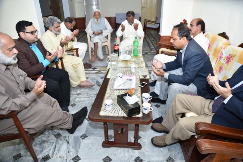 Qari Farooq Ahmad Farooqi Gursy Mother Death Friends Express Condolences 