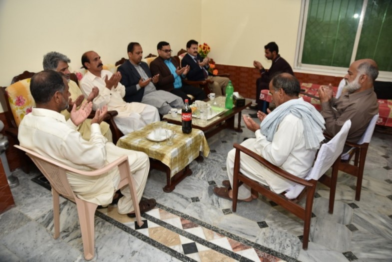 Qari Farooq Ahmad Farooqi Gursy Mother Death Friends Express Condolences 