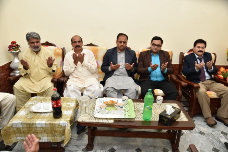 Qari Farooq Ahmad Farooqi Gursy Mother Death Friends Express Condolences 