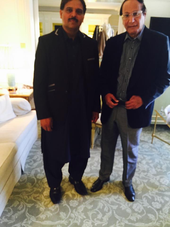 چوہدری ندیم سابقہ وزیراعظم چوہدری شجاعت حسین  کے ہمراہ