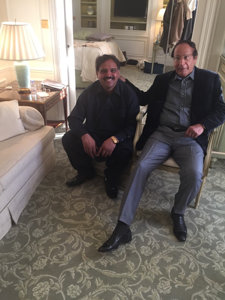 چوہدری ندیم سابقہ وزیراعظم چوہدری شجاعت حسین  کے ہمراہ