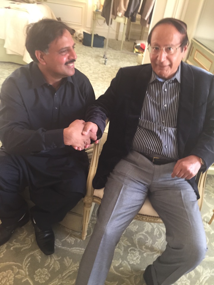 چوہدری ندیم سابقہ وزیراعظم چوہدری شجاعت حسین  کے ہمراہ