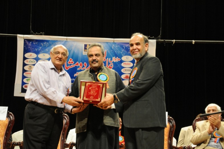 Receiving award from Amb of Pakistan and amjad islam amjad