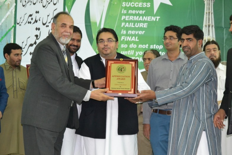 Receiving award from Sharjah Social center