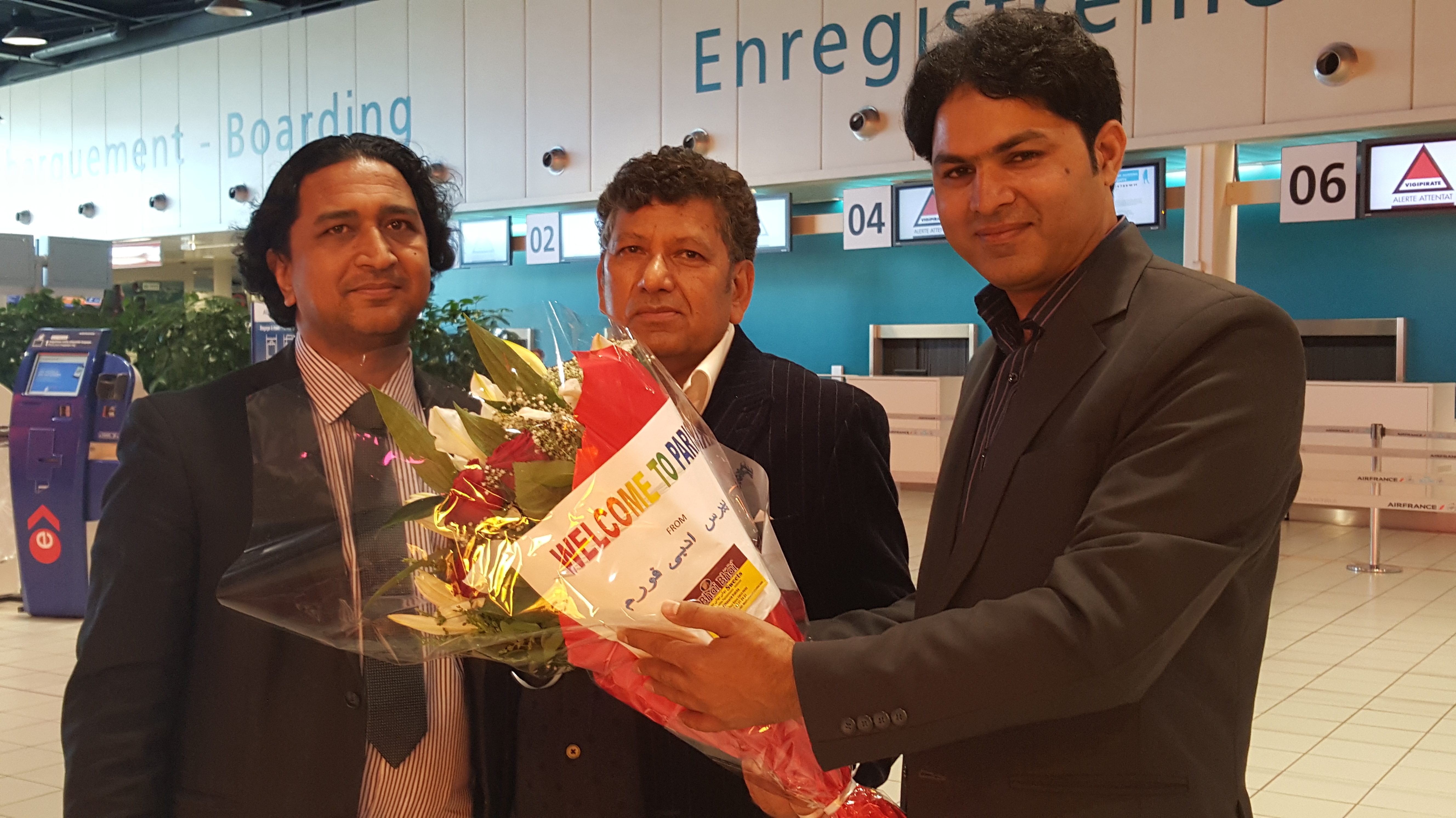 صدارتی تمغہ امتیاز یافتہ شاعر جناب جمشید مسرور کی پیرس میں آمد