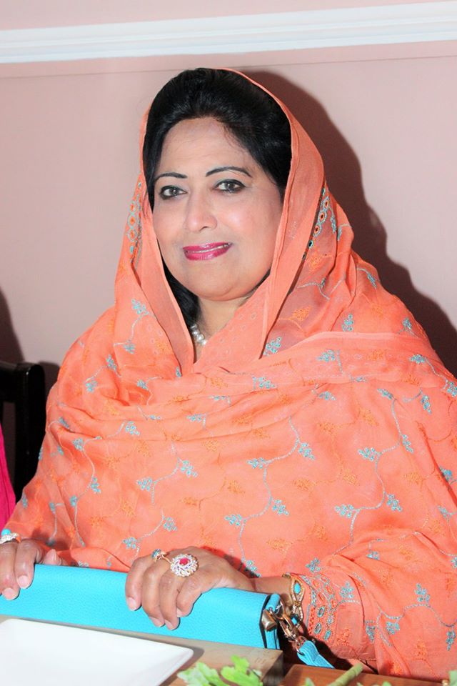 محترمہ ناصرہ خان کی طرف سے افطار  پارٹی (23)