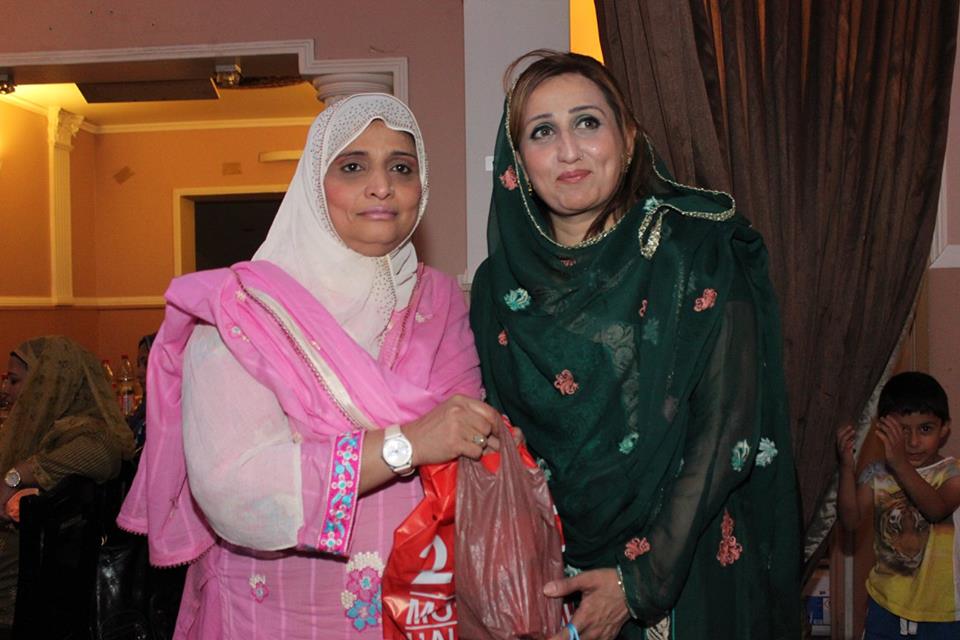 محترمہ ناصرہ خان کی طرف سے افطار  پارٹی (12)