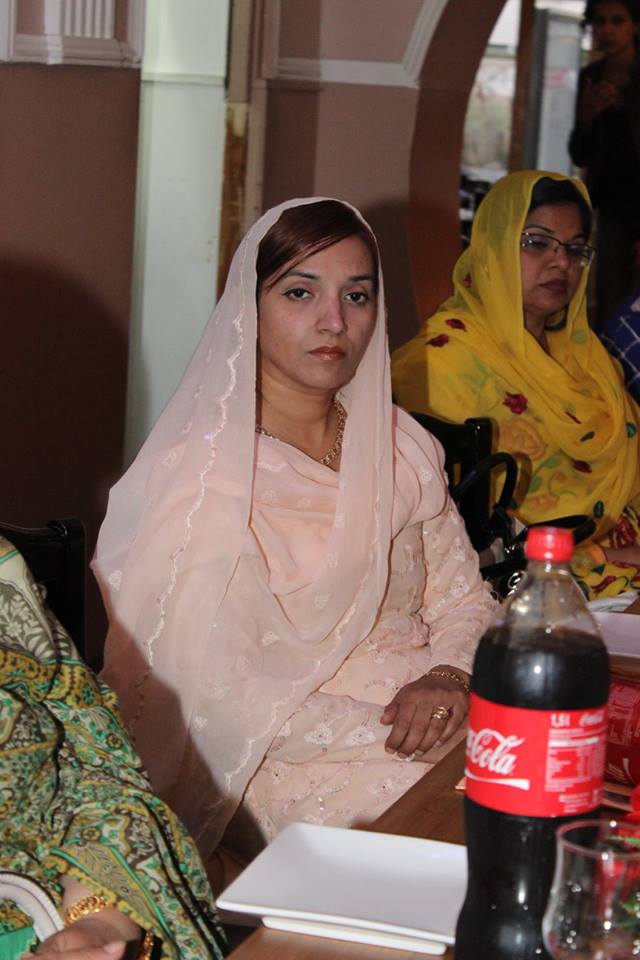 محترمہ ناصرہ خان کی طرف سے افطار  پارٹی (18)