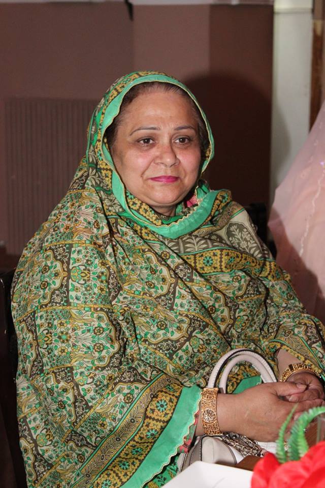 محترمہ ناصرہ خان کی طرف سے افطار پارٹی (17)