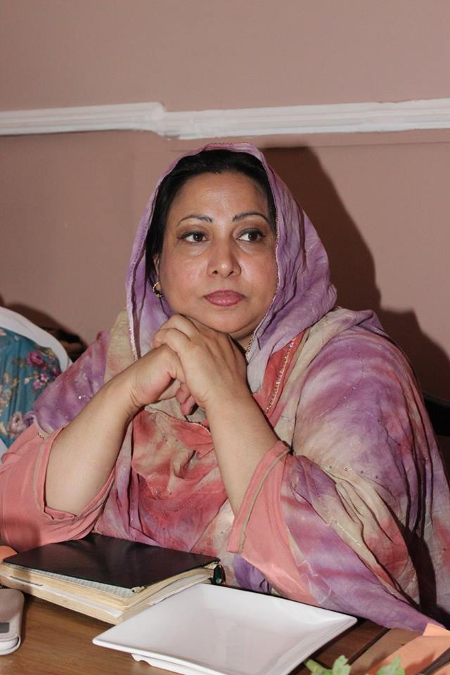 محترمہ ناصرہ خان کی طرف سے افطار پارٹی (16)