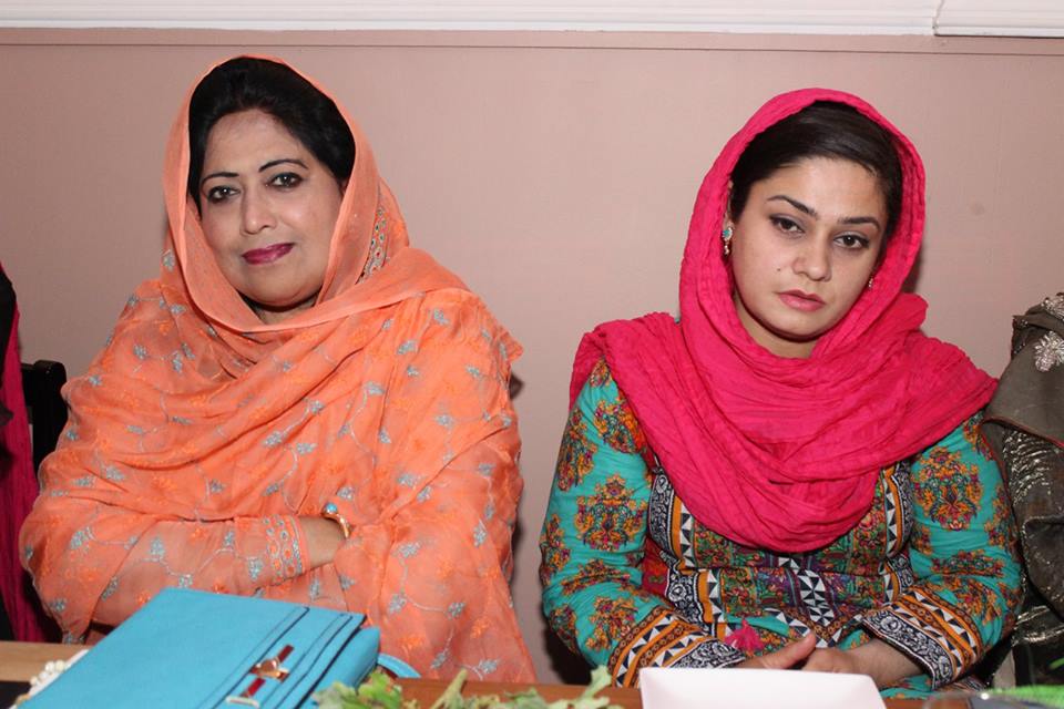 محترمہ ناصرہ خان کی طرف سے افطار پارٹی (11)