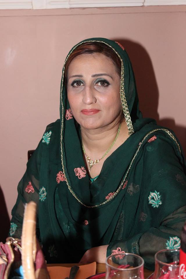 محترمہ ناصرہ خان کی طرف سے افطار پارٹی (30)