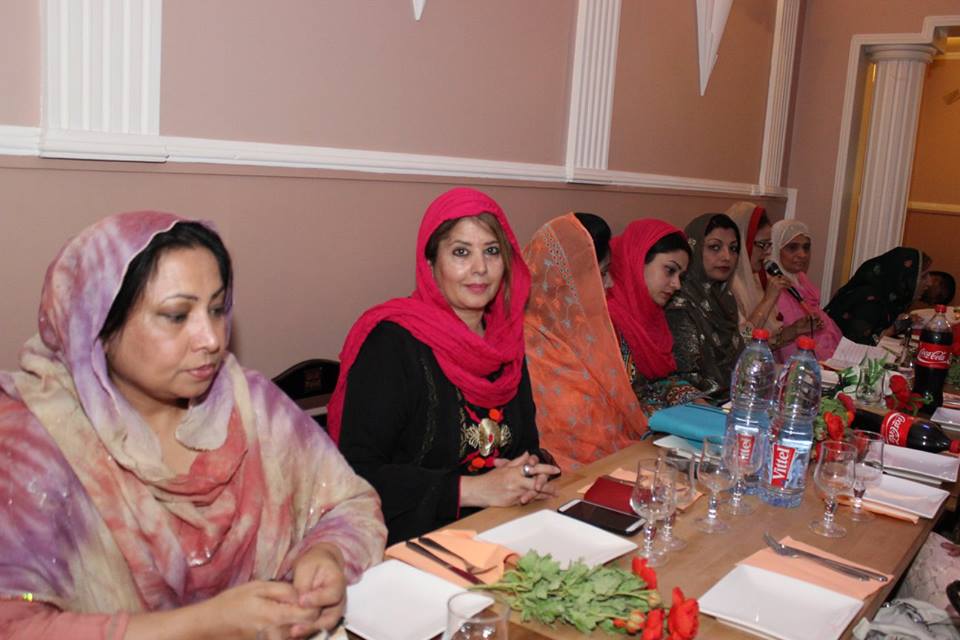 محترمہ ناصرہ خان کی طرف سے افطار  پارٹی (7)