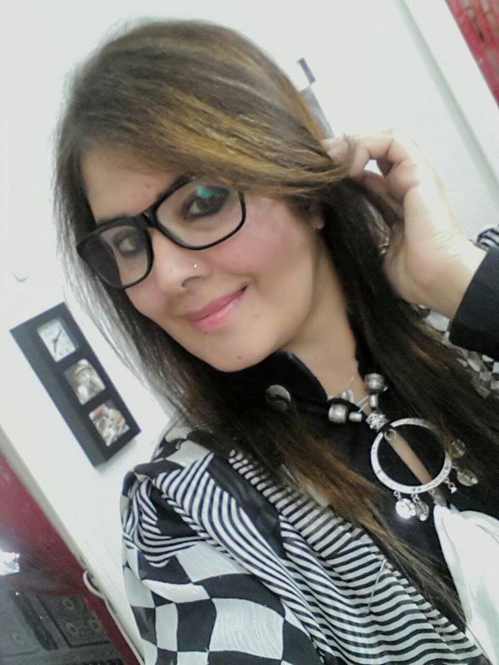 نینا خان فیشن ڈیزاینر