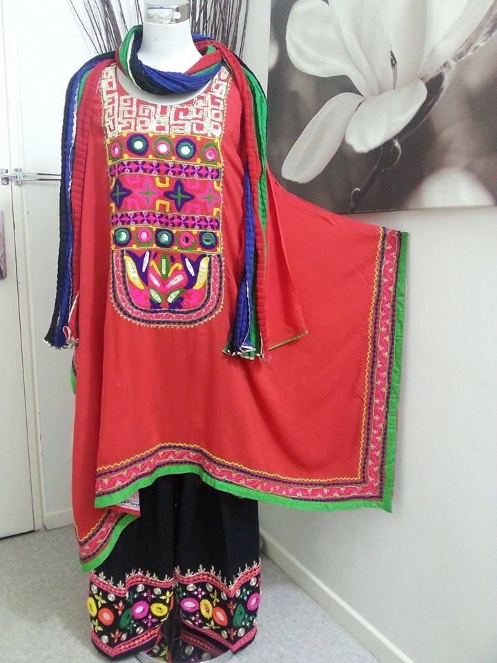 نینا خان فیشن ڈیزاینر موسم گرما کولکشن