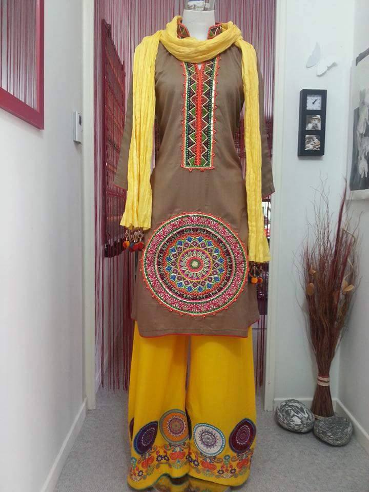 نینا خان فیشن ڈیزاینر موسم گرما کولکشن