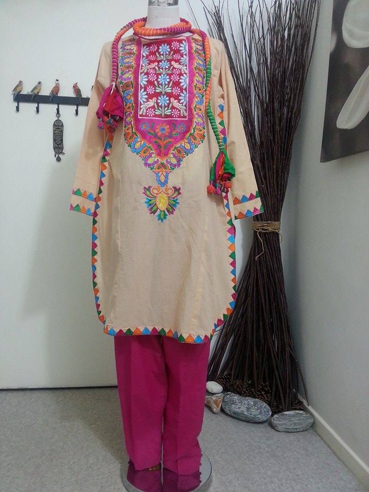 نینا خان فیشن ڈیزاینر موسم گرما کولکشن