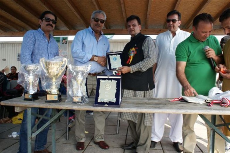 Zaheer Abbas presented Shield to Akram Bajwa