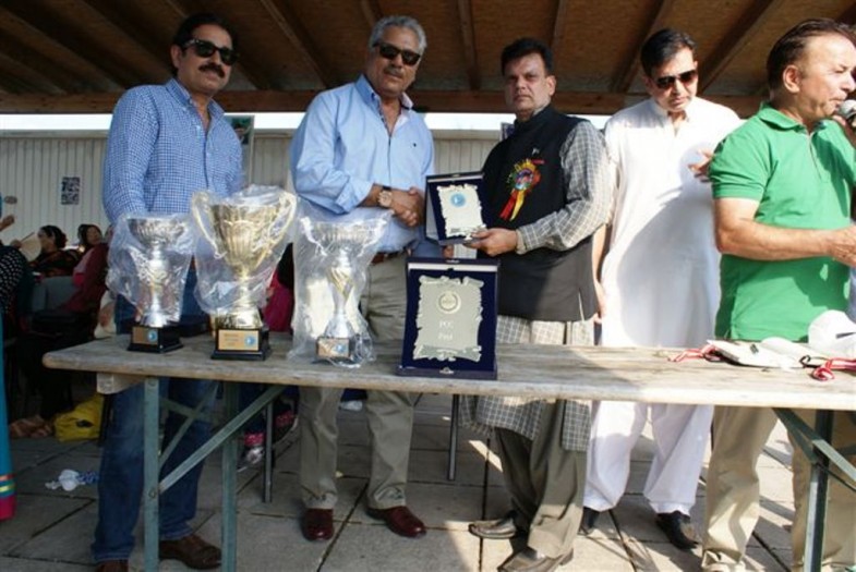 Zaheer Abbas presented Shield to Akram Bajwa