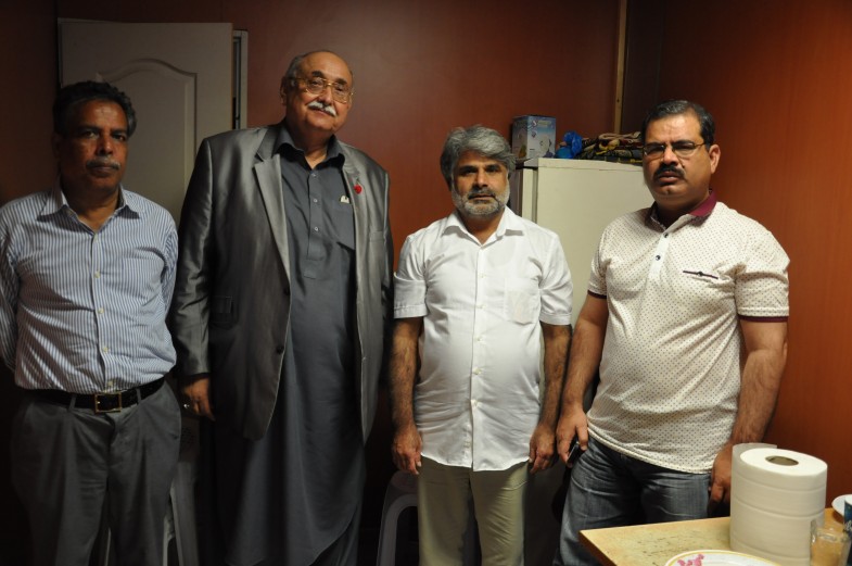قاری فاروق احمد فاروقی کا سینئر صحافیوں کے ساتھ گروپ فوٹو (4)