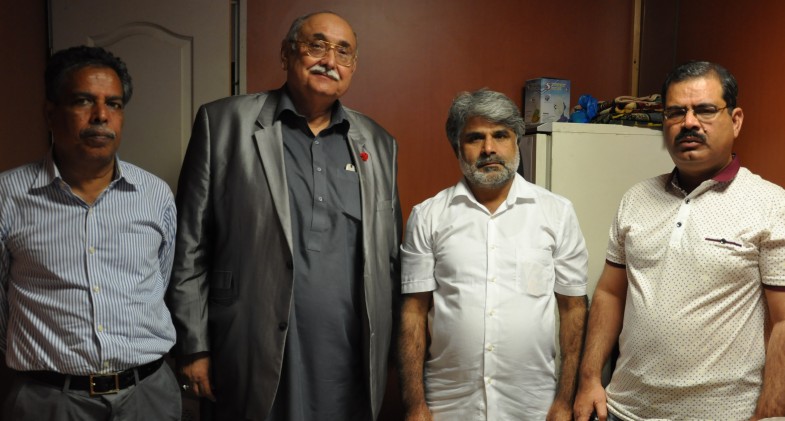 قاری فاروق احمد فاروقی کا سینئر صحافیوں کے ساتھ گروپ فوٹو (3)