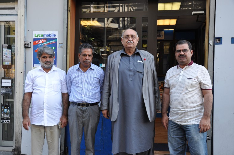 قاری فاروق احمد فاروقی کا سینئر صحافیوں کے ساتھ گروپ فوٹو (1)