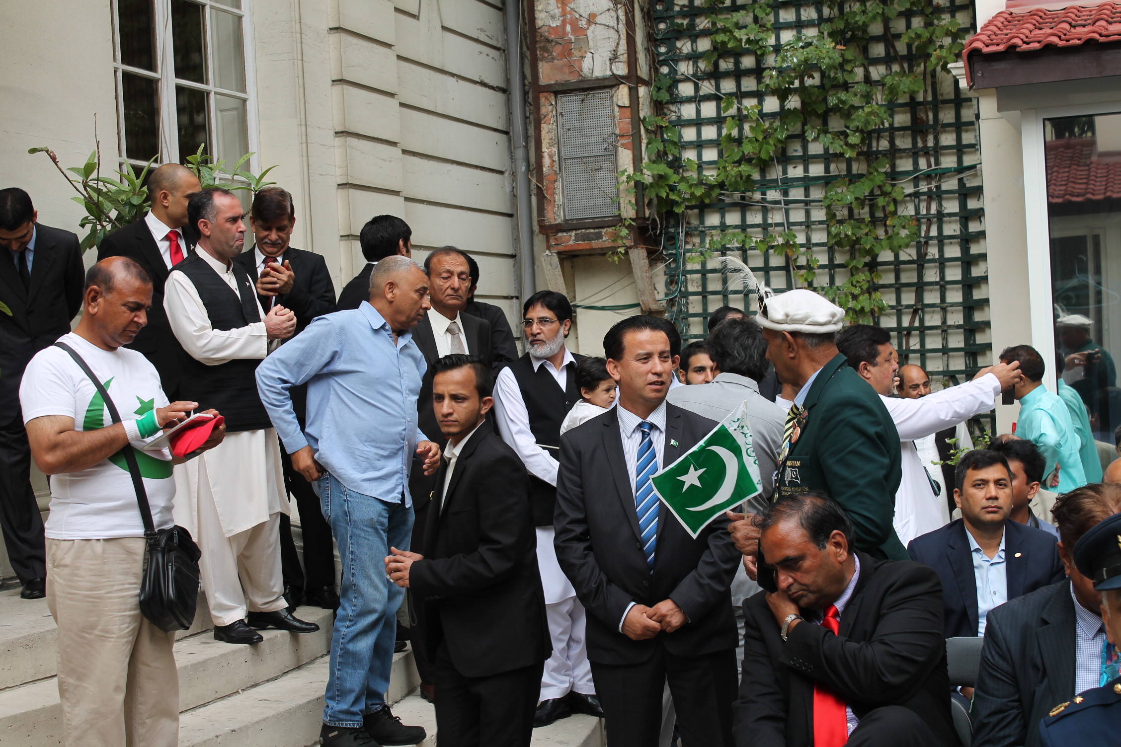 پاکستان کا 69 واں یوم جشن آزادی سفارتخانہ پاکستان فرانس میں جوش وخروش سے منایا گیا (17)