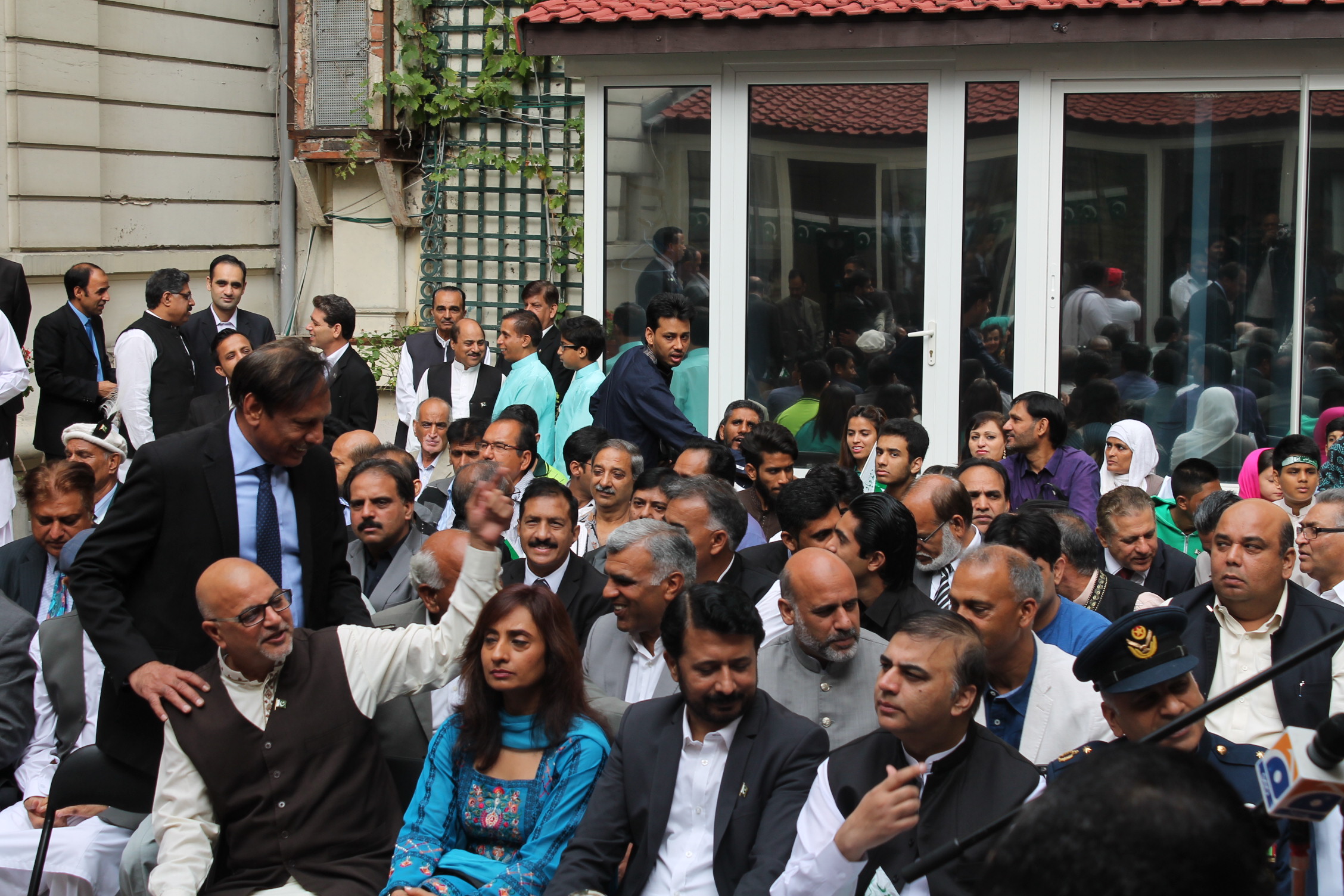 پاکستان کا 69 واں یوم جشن آزادی سفارتخانہ پاکستان فرانس میں جوش وخروش سے منایا گیا (16)