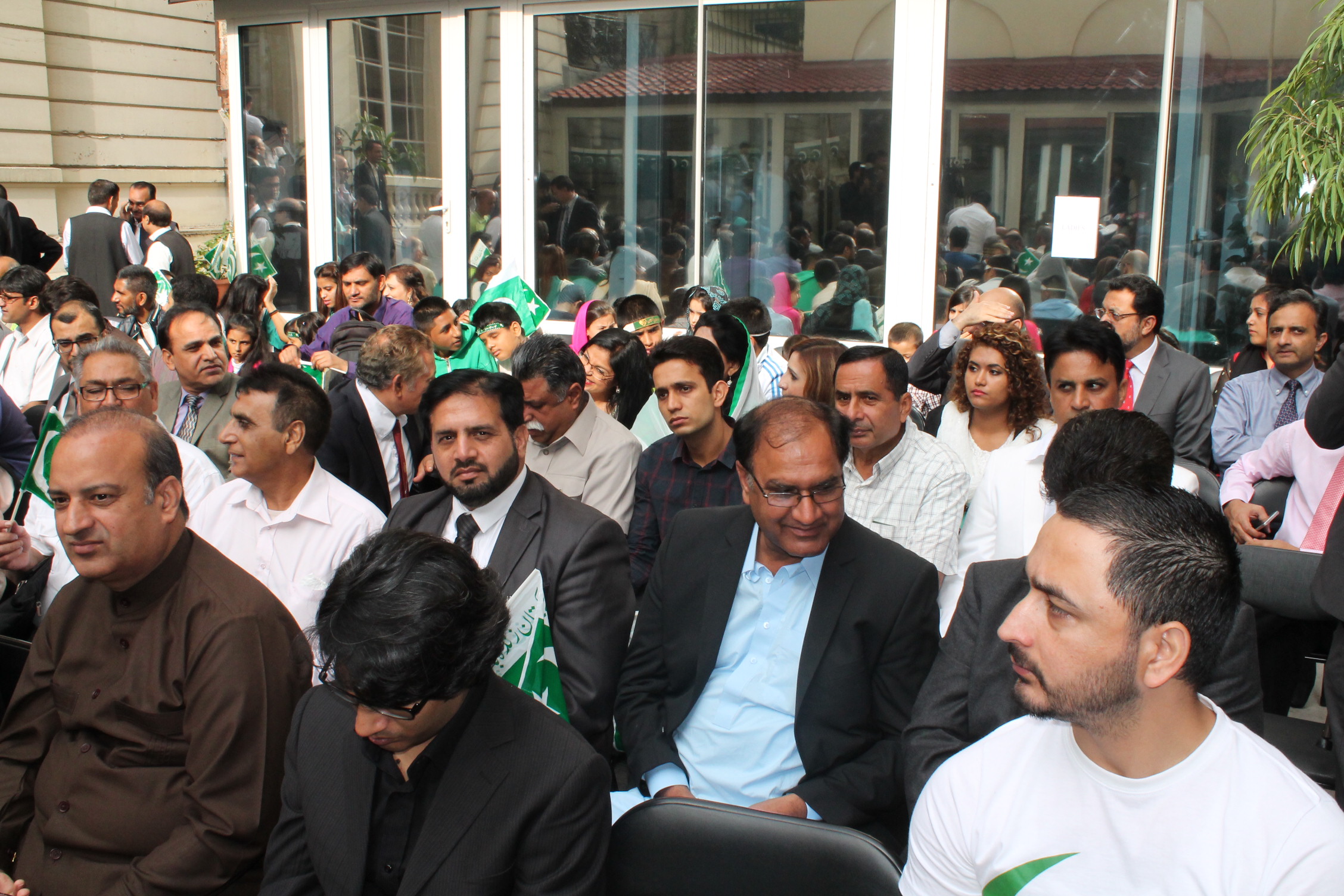 پاکستان کا 69 واں یوم جشن آزادی سفارتخانہ پاکستان فرانس میں جوش وخروش سے منایا گیا (15)