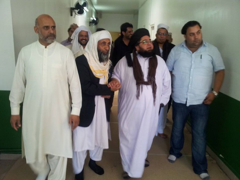 مسلم لیگ ن فرانس کے چئیرمین راجہ علی اصغر مولانا انس نورانی کے ساتھ