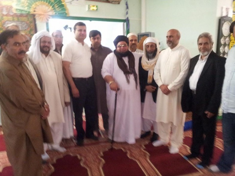 مولانا انس نورانی نے جمعتہ المبارک کی نماز پیریفت مسجد میں ادا کی (1)