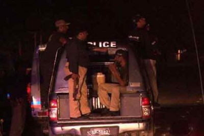 Karachi police raids in different areas, 4 