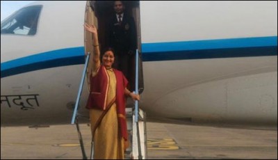 Pakistan-India-SushmaSoraj-Indiaup_12-8-2015_206717_l. [downloaded with 1stBrowser]