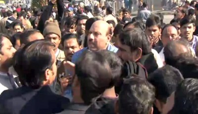 lhr protest1. [downloaded with 1stBrowser]