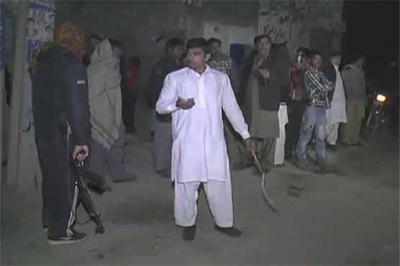 Gujranwala robbers took hostage the families,