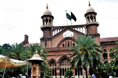 Lahore High Court, accused of fake check on bail