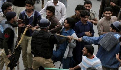 Lahore, leaves between two groups,