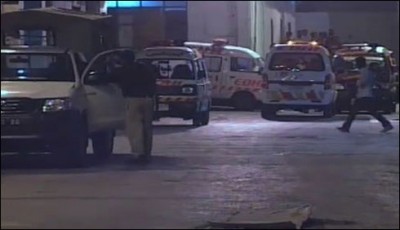 Nawabshah police, 2 injured 