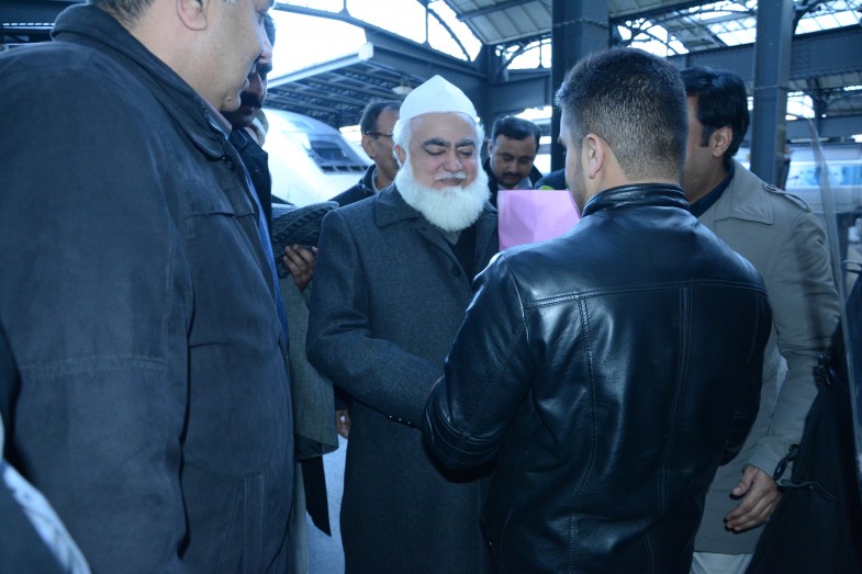 Welcome to Paris Pir Muhammad Amin Ul Hasnat Shah (10)