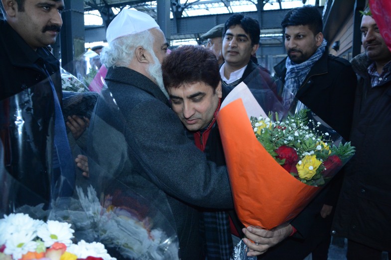 Welcome to Paris Pir Muhammad Amin Ul Hasnat Shah (9)