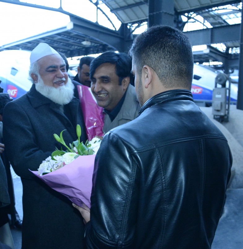Welcome to Paris Pir Muhammad Amin Ul Hasnat Shah (1)