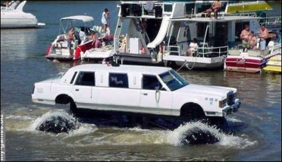 Dubai: Water uksky moving Car