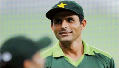 Retired players Razzaq 6