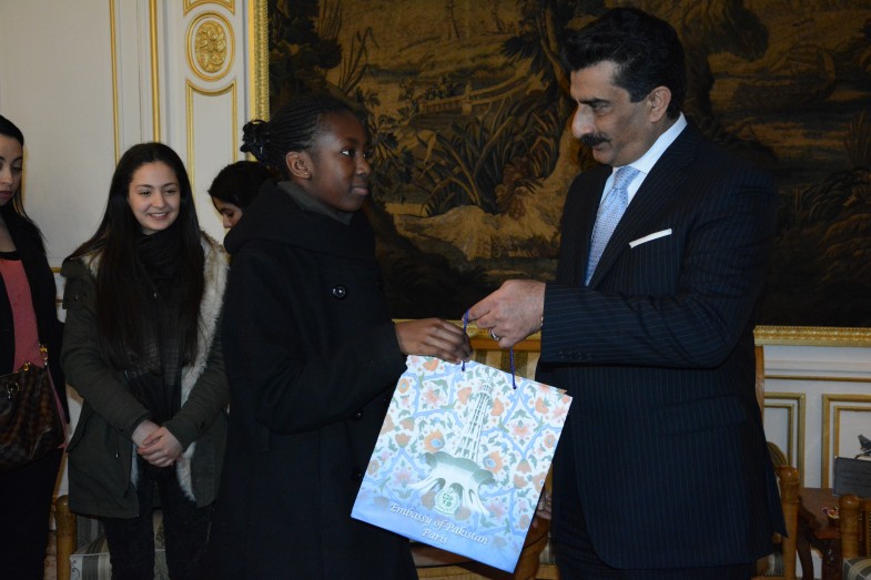 فرانسیسی طلباء و طالبات کا سفارتخانہ پاکستان پیرس کا مطالعاتی دورہ (31)