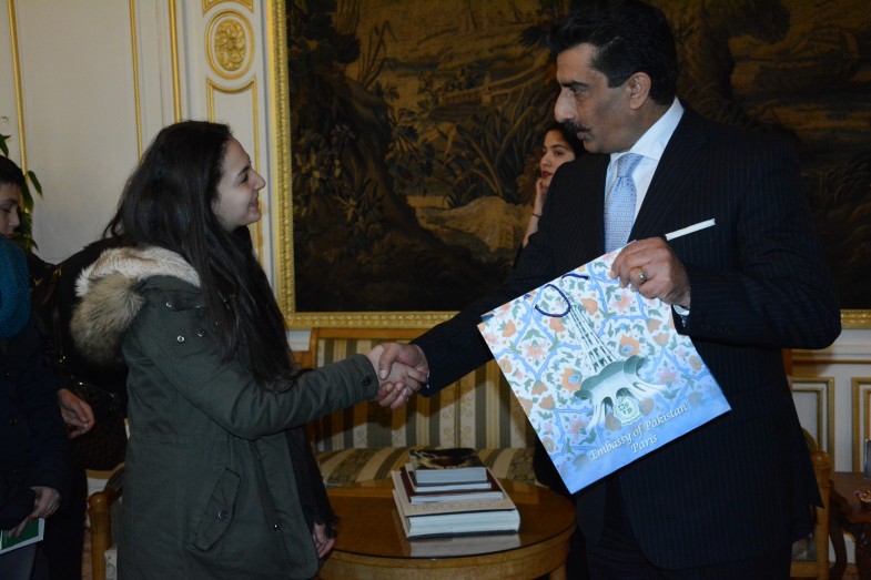 فرانسیسی طلباء و طالبات کا سفارتخانہ پاکستان پیرس کا مطالعاتی دورہ (30)