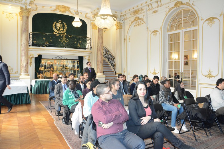 فرانسیسی طلباء و طالبات کا سفارتخانہ پاکستان پیرس کا مطالعاتی دورہ (113)