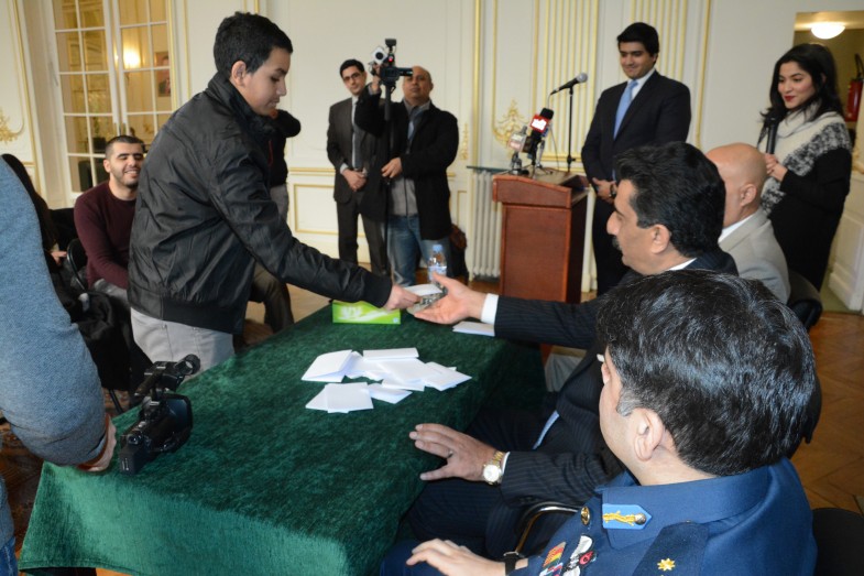 فرانسیسی طلباء و طالبات کا سفارتخانہ پاکستان پیرس کا مطالعاتی دورہ (104)